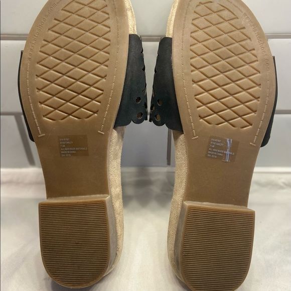 RIALTO SLIP ON SANDALS - Picture 4 of 5